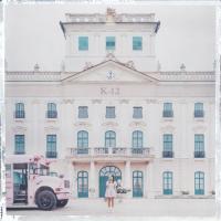 Виниловая пластинка Melanie Martinez - K-12 (Half Baby Pink & Half Milky Clear LP)