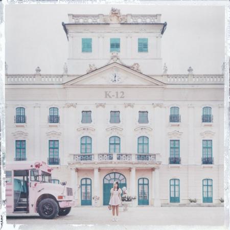Виниловая пластинка Melanie Martinez - K-12 (Half Baby Pink & Half Milky Clear LP)