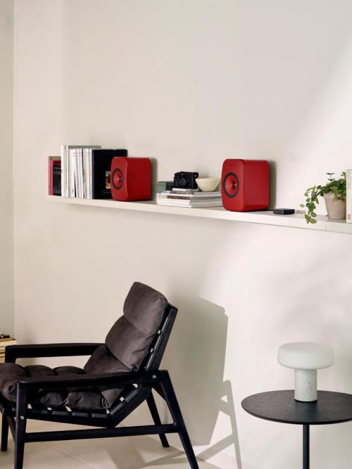 Активная беспроводная акустика со стойками KEF LSX II LAVA RED + KEF S1 Floor Stand Red