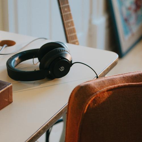 Наушники Adam Audio H200