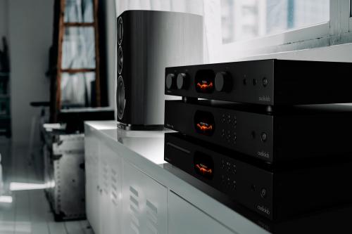 Интегрированный усилитель AudioLab 7000A Black