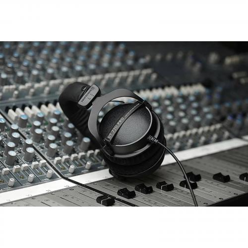 Наушники Beyerdynamic DT 770 Pro (80 Ohm) Limited Edition Black