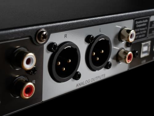 ЦАП Emotiva XDA-3
