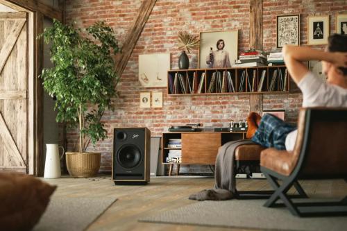 Напольная акустика PYLON AUDIO Jade 20th Natural Veneer Oilwax American Walnut