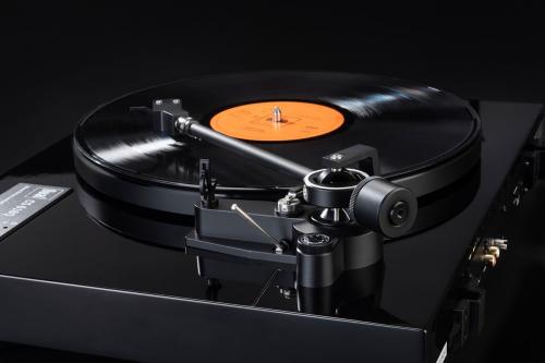 Проигрыватель винила Dual CS 618Q Gloss Black