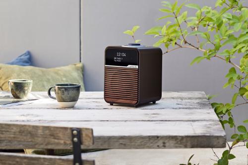 Радиоприемник Ruark Audio R1 Mk4 Deluxe Bluetooth Radio Espresso lacquers