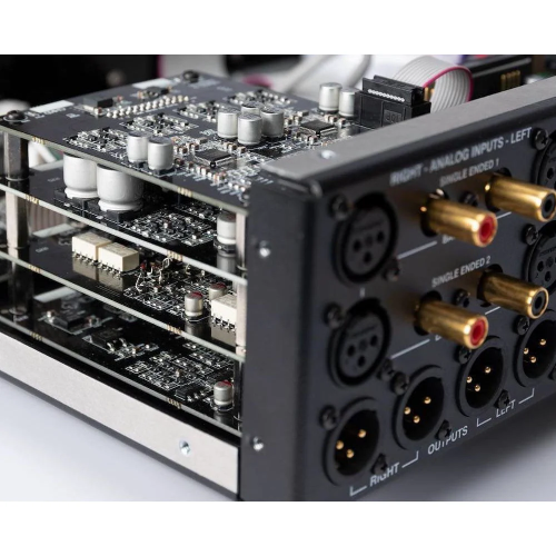 Предусилитель Bryston BR-20 17" BLACK (ПДУ BR4)