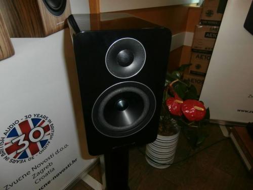 Полочная акустика Acoustic Energy AE1 Active Piano Black
