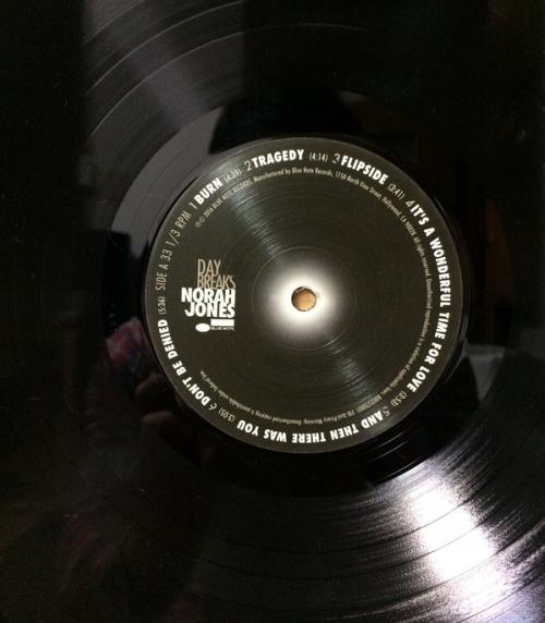 Виниловая пластинка Jones, Norah, Day Breaks