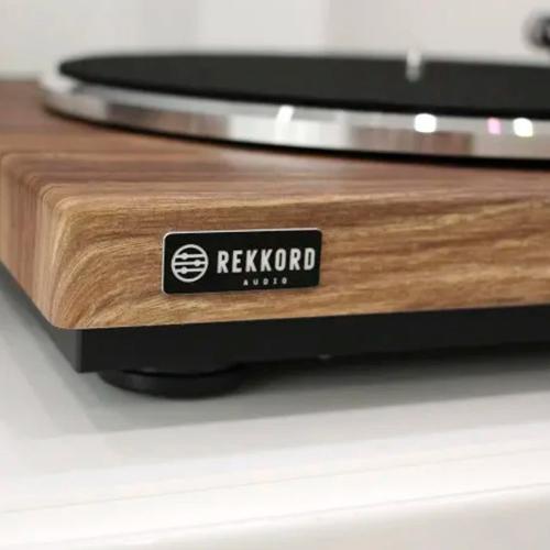 Виниловый проигрыватель REKKORD Audio F300 Stirling Oak (OM10)