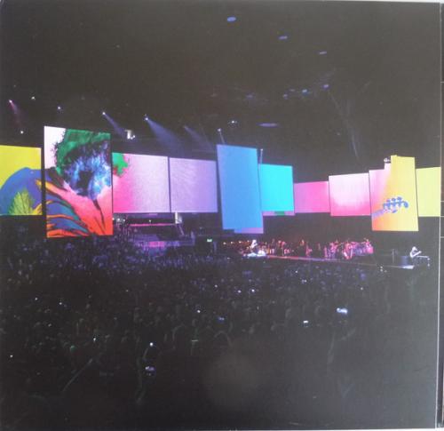 Виниловая пластинка Roger Waters — US + THEM (Black Vinyl/Tri-fold/Booklet)