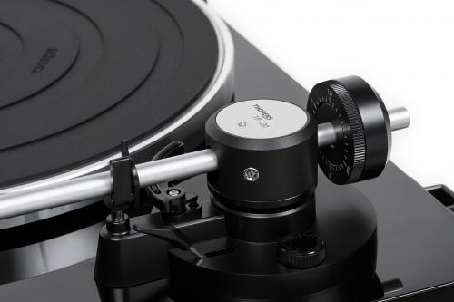 Проигрыватель винила Thorens TD 204 black high gloss