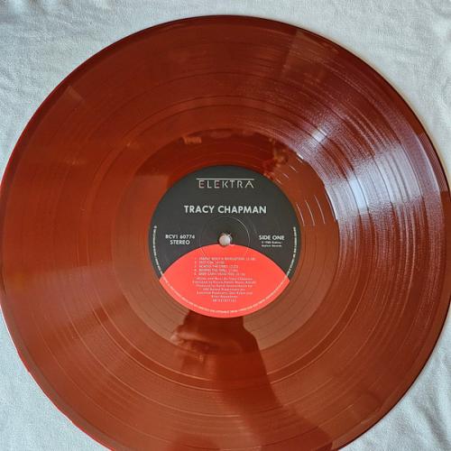 Виниловая пластинка Tracy Chapman - Tracy Chapman (Opaque Oxblood Red Vinyl LP)
