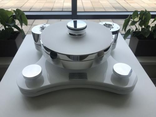 Виниловый проигрыватель Transrotor ZET 3 Glossy White (глянцевый белый) с тонармом Rega RB 880, MC головкой Transrotor Cantare, Блоком питания Konstant EINS и прижимным диском