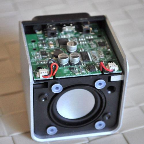 Портативная акустика NuForce Cube Speaker red