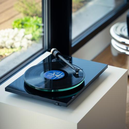 Проигрыватель винила Pro-Ject T2 SUPER PHONO (Rainier), High Gloss Black