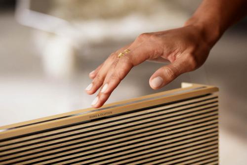 Портативная Wi-Fi колонка Bang & Olufsen Beosound Level Gold Tone/Light Oak