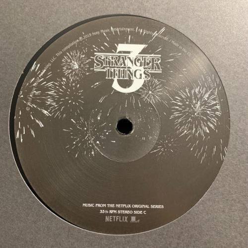 Виниловая пластинка Sony VARIOUS ARTISTS, STRANGER THINGS: SOUNDTRACK FROM THE NETFLIX ORIGINAL SERIES, SEASON 3 (2LP+7"/Black Vinyl/Gatefold)