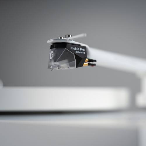 Проигрыватель винила Pro-Ject Debut PRO B (Pick it PRO B) White Edition