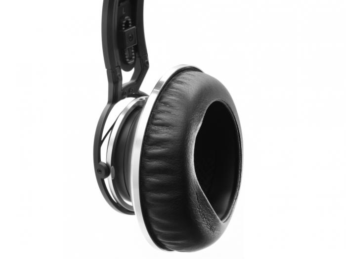AKG K872